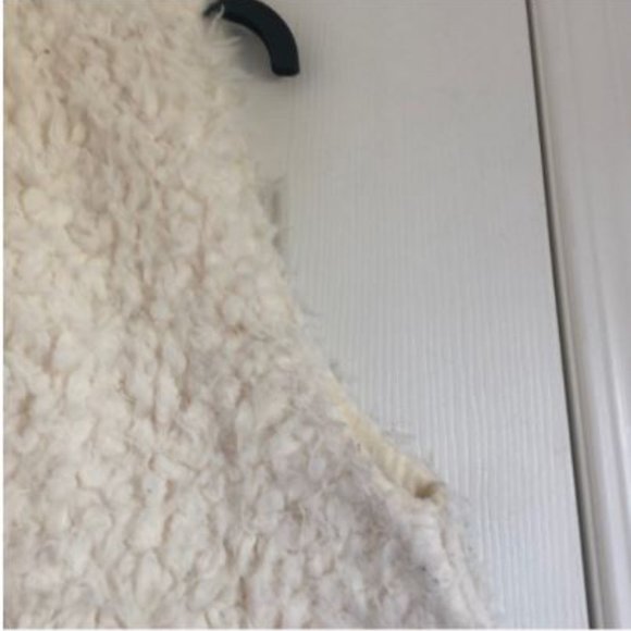 Fluffy Cream Waterfall Vest - Picture 6 of 9